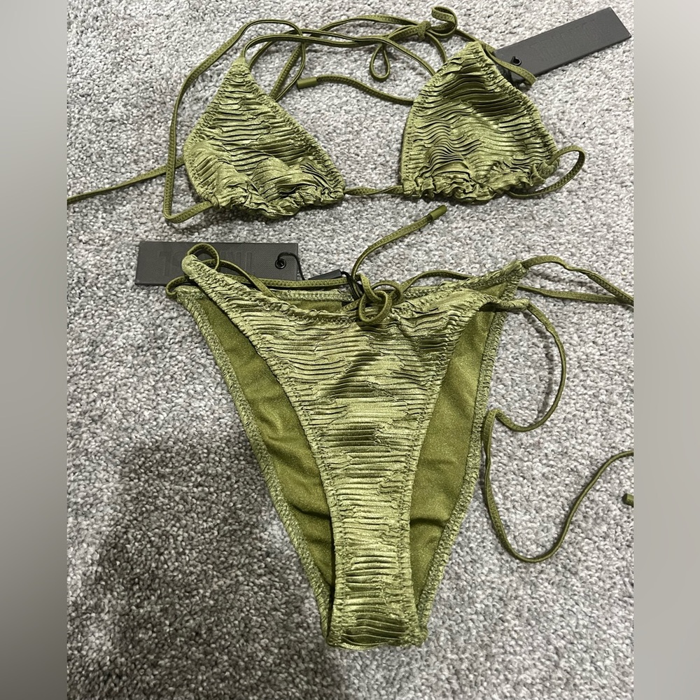 TRIANGL BIKINI NWT. Size small